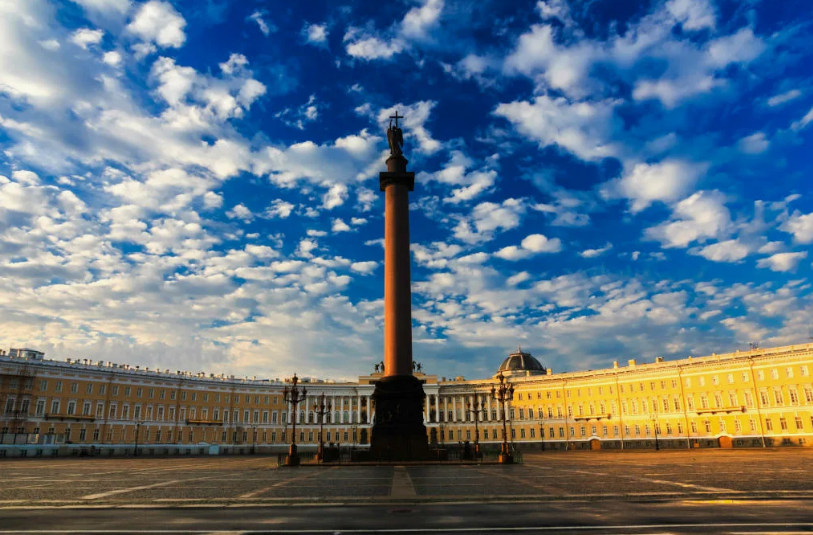 Нужно ли вернуть России имперский статус?